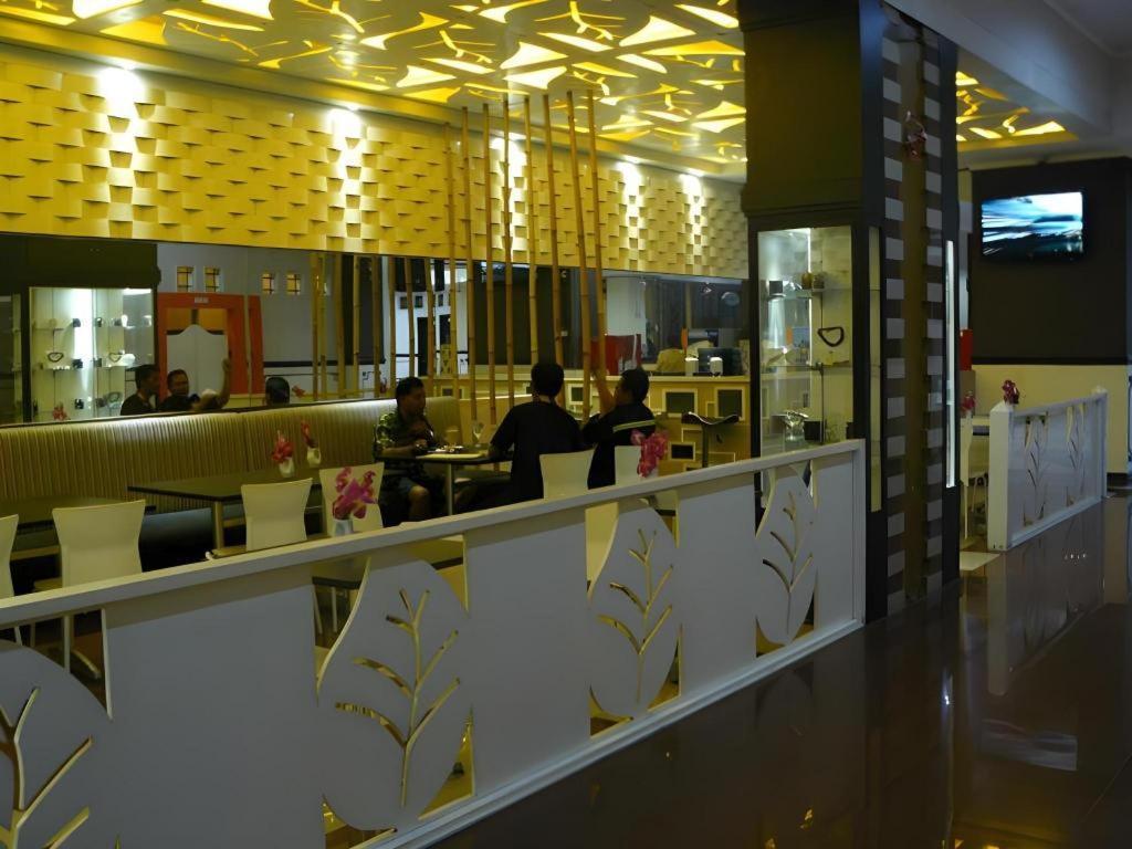 V3 Hotel Surabaia Exterior foto